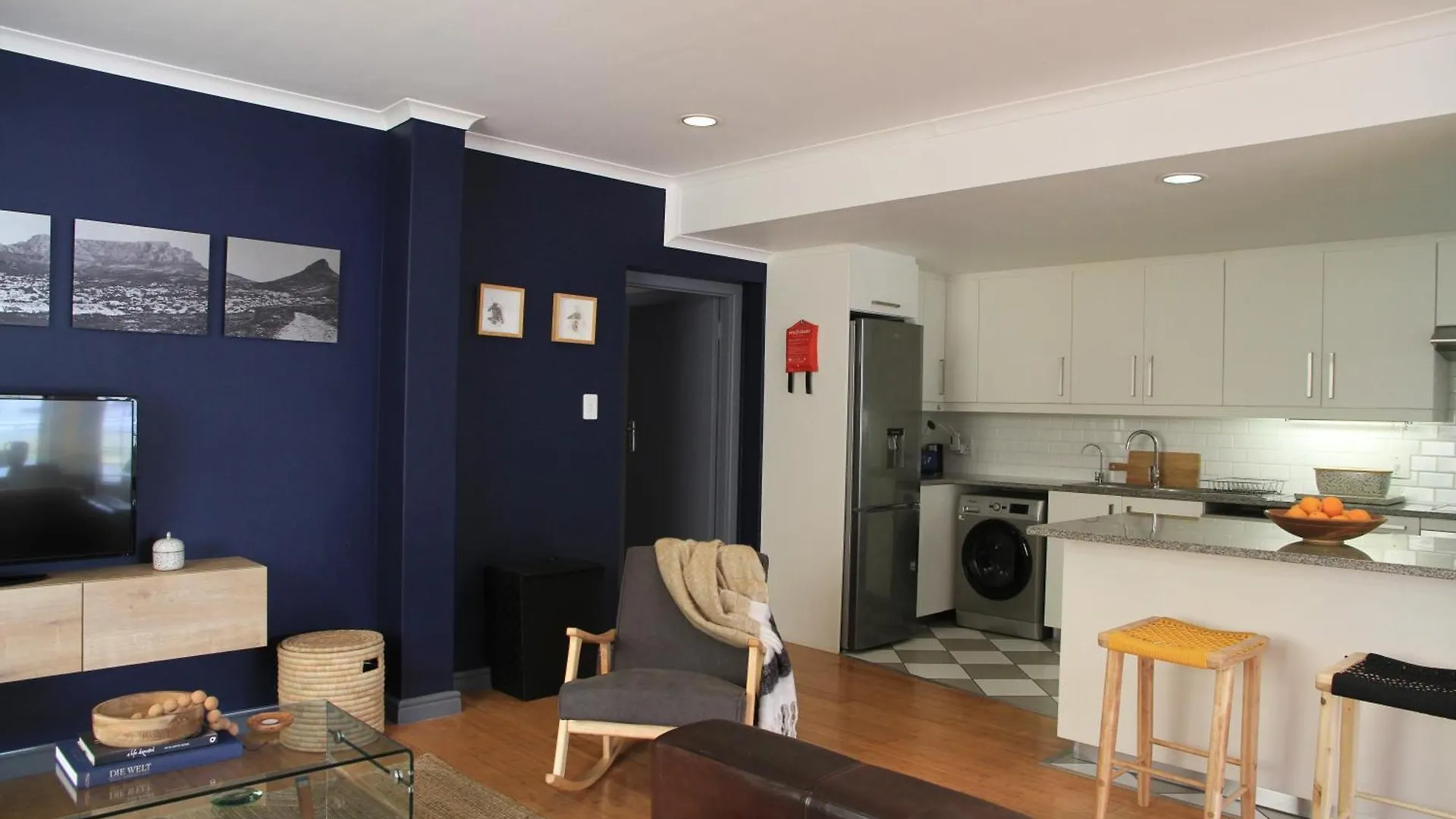 Family-Sized Gem Near Beach Cape Town Apartment